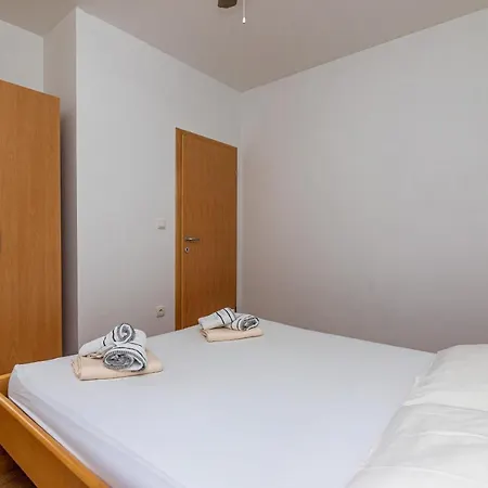 Janja Apartment *